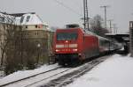 101 136-0 mit einem IC in K�ln-west am 27.12.2010.