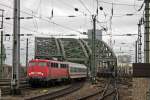 DB 110 427-2 mit dem IC1936 in K�ln Hbf am 3.1.2012  