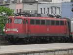Br 113 mit einem ICE Ersatzzug bei der einfahrt in den K�lner Hbf 