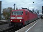 120 102-9 bei der Einfahrt mit dem Ic in K�ln Hbf am 7.11.2010.