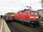 DB 143 854-8 mit der S1 und 212 007-5 mit dem Sonderzug in Essen Steele am 16.4.2011