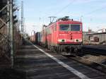 DB 155 260-3 mit einem G�terzug in Beuel am 7.2.2011