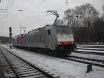 186 103 und E186 181-4 bei der Durchfahrt in K�ln-West.