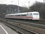 ICE 2 (402 007) auf dem G�tergleis richtung K�ln Bbf in K�ln West am 15.1.11