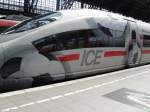 Hier sieht man einen Werbe ICE im K�lner Hbf am 4.6.10