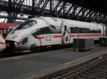 Der Fussball ICE 3 (403) im K�lner Hbf am 25.6.10