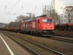 HGK 185 588-1 f�hrt mit einem G�terzug durch K�ln West am 12.2.2011