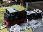 K�f 6007 mit einem kleinen Schotterzug beim abladen auf meiner Modellbahnanlage.